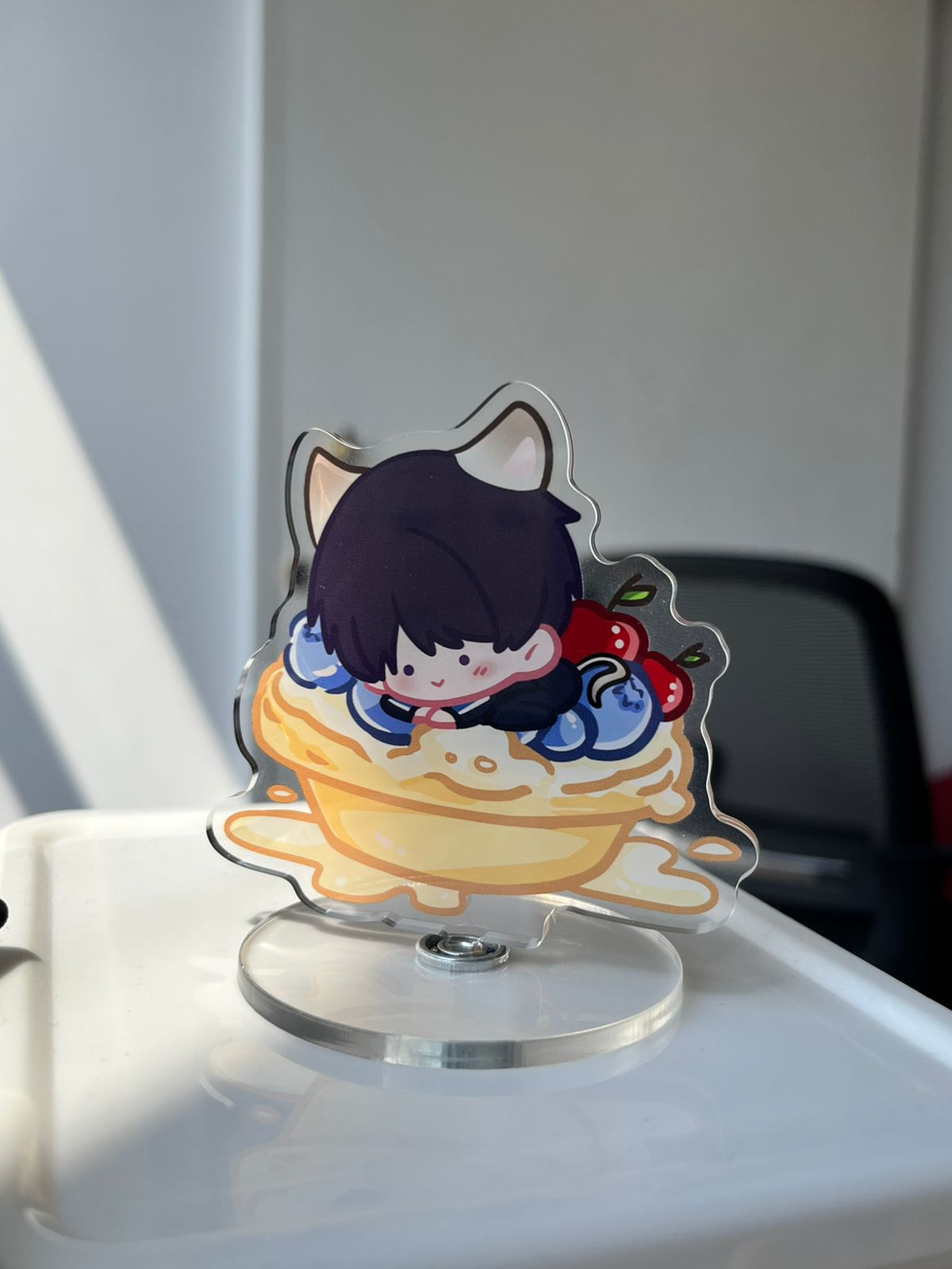 Caleb Rotating Acrylic Stand